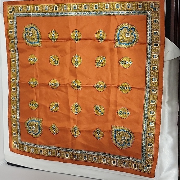 Handrolled 100% Italian Silk - Picture 1 of 2